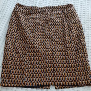 Mossino Size 12.Stylish Geometric Patterned Skirt..pencil